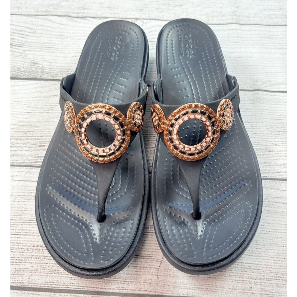 Crocs Women’s Sanrah Diamante Embellished Wedge Flip Flop Black Gold Size 10 - Picture 5 of 6